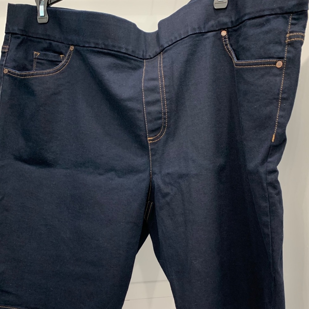 Women’s size 24w Gloria Vanderbilt Bermuda shorts